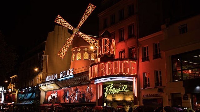 Se Caen Las Aspas Del Molino De Viento Del Moulin Rouge En París
