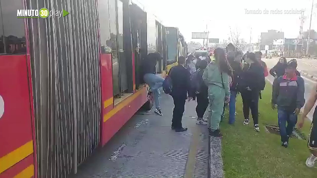 Cierres de estaciones del TransMilenio por manifestaciones en la avenida El Dorado en Bogotá