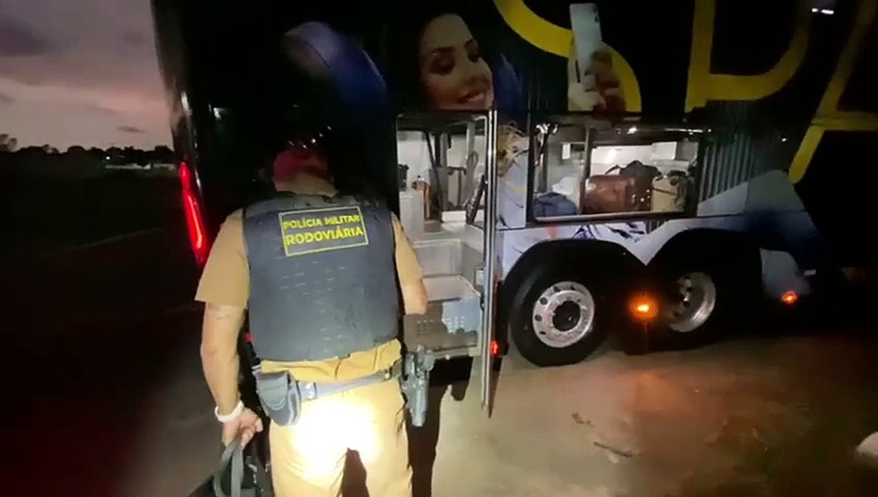 CANIL DO BPRV REALIZA APREENSÃO DE ENTORPECENTE EM ÔNIBUS