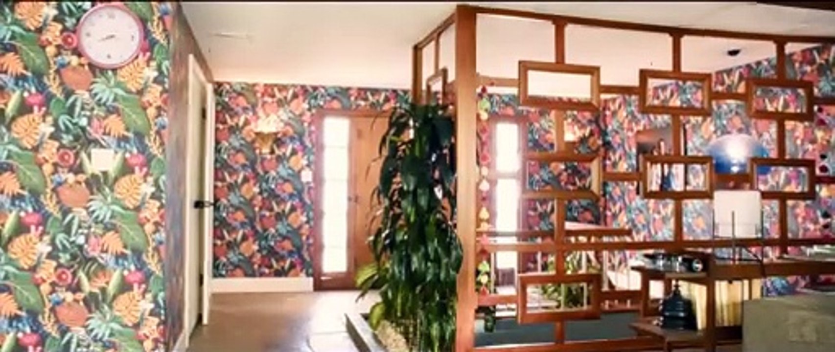 The Present Trailer OV