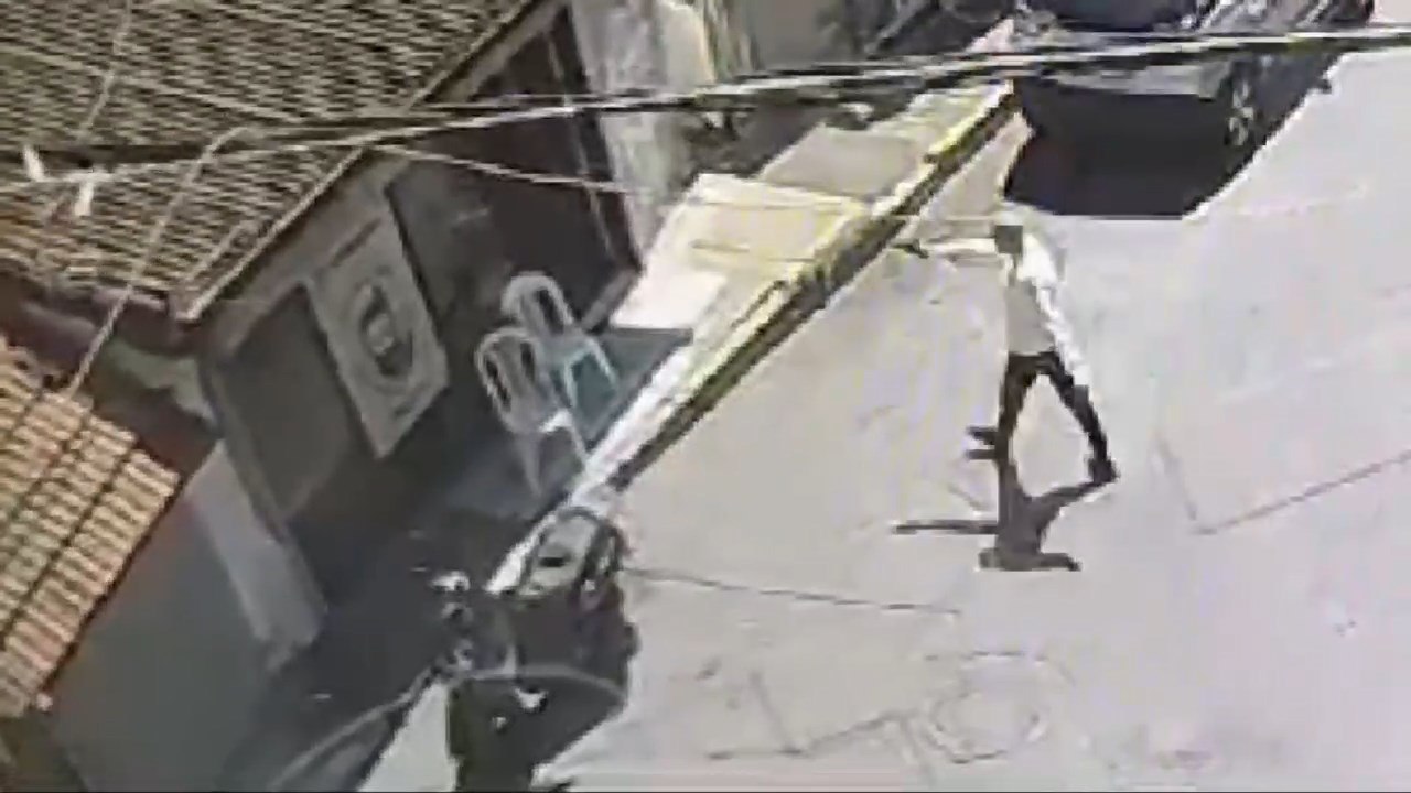 Beyoğlu’nda tıraş ücreti tartışması; berber dükkanına kurşun yağdırdı