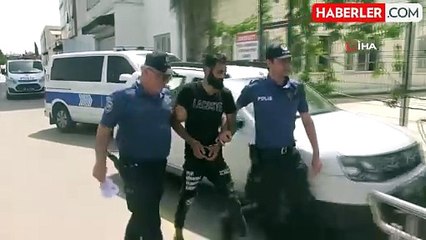 Eşi kapıyı geç açınca şüphelendi, mutfak tezgahının altında yakaladığı arkadaşını bıçakladı