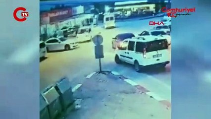 Sürücülerin silahlı 'yol verme' kavgası: 1'i çocuk 2 yaralı