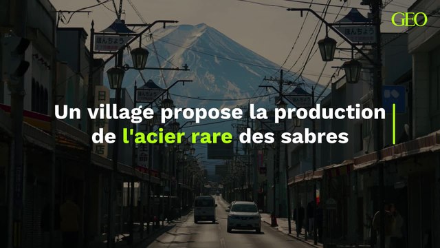 Un village japonais propose aux touristes de produire l'acier des sabres