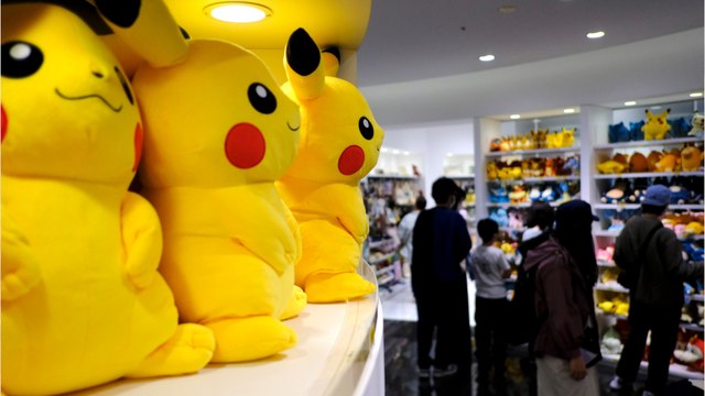 Camille travaille 3 jours par semaine et gagne jusqu’à 12 000 euros par mois en vendant des cartes Pokémon