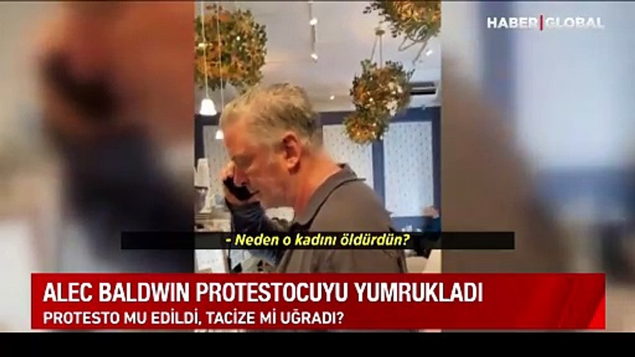 Alec Baldwin protestocuyu yumrukladı