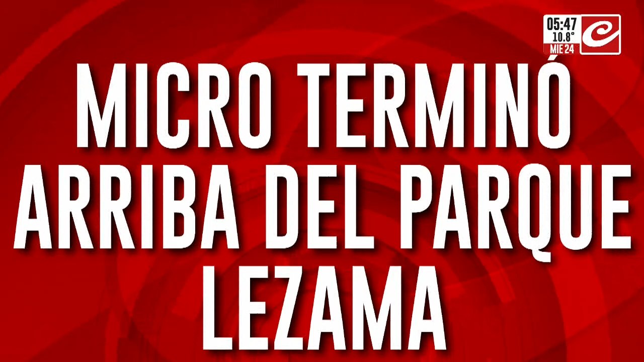 Colectivo perdió en control y terminó dentro del Parque Lezama