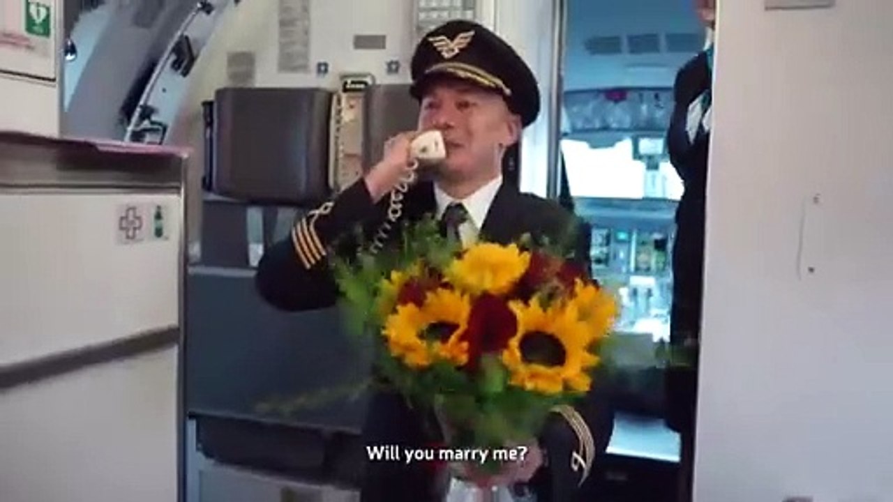 Piloto pede namorada em casamento no local que os juntou: o céu