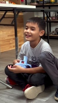 Korang.. Tolong adik- adik ini cari jawapan bagi teka teki ini.. Ayam Jantan Sedang Duduk Dekat Bumbung Mengadap Ke Barat. Kalau dia bertelur, Telur tu berguling ke Utara ke atau Ke selatan? #tekateki