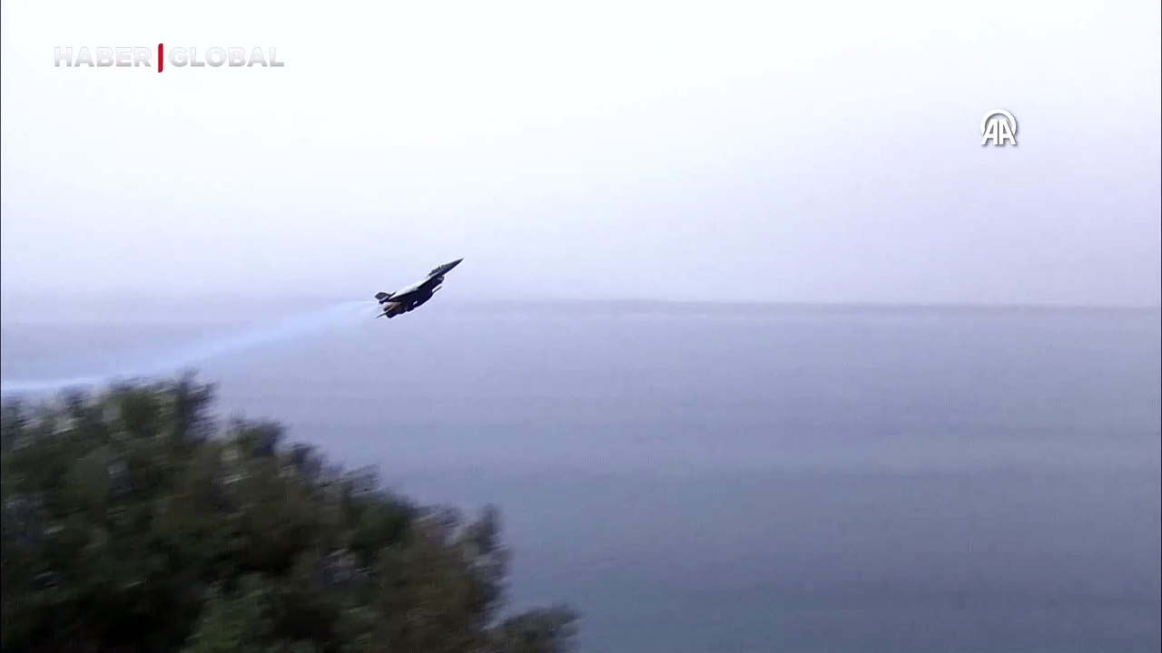 SOLOTÜRK'ten 109. yıl gösterisi! Boğazda resital sundular