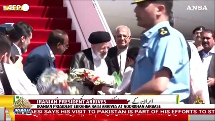 Raisi in Pakistan, l'arrivo del presidente iraniano a Islamabad