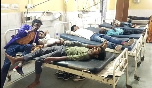बारातियों से भरा वाहन पलटा, एक की मौत व 16 घायल