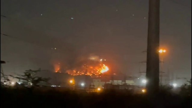 India: Fire rages at Delhi landfill site amid heatwave