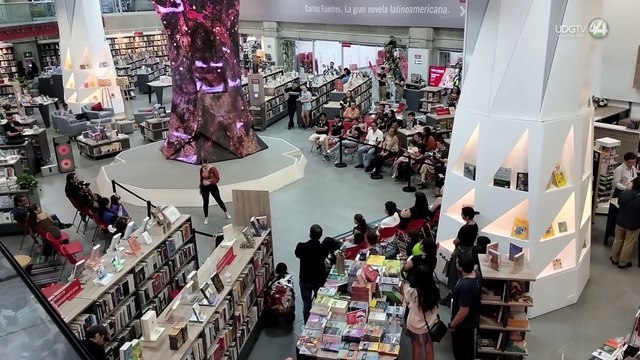 En compañía del escritor Luis Vicente De Aguinaga, la Librería Carlos Fuentes Celebra el Día del Libro