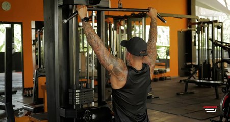 Jalon al pecho agarre abierto