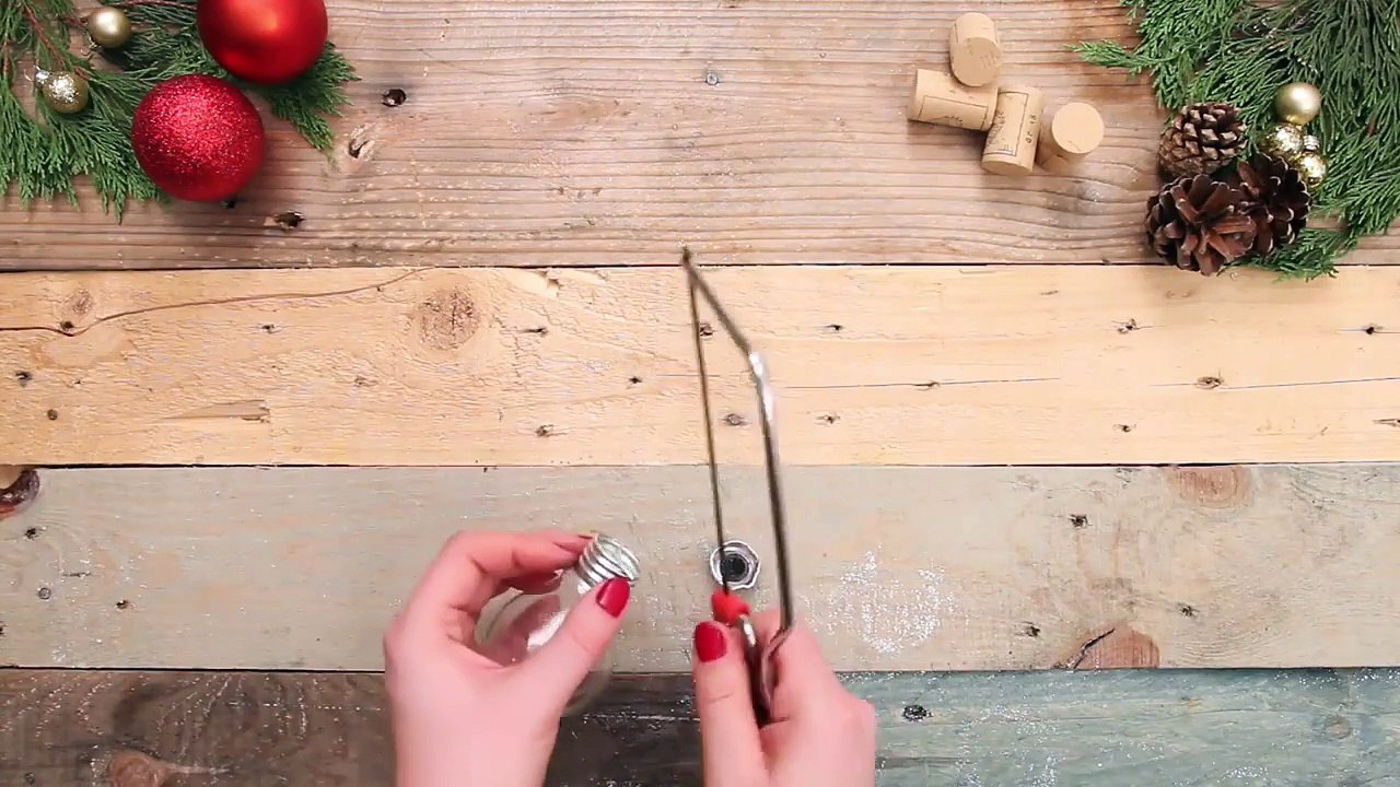 Suspension d'ampoules pour Noël