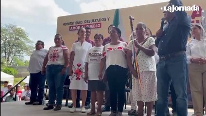 Sheinbaum recibe bastón de mando de la comunidad de Tamanzuchale