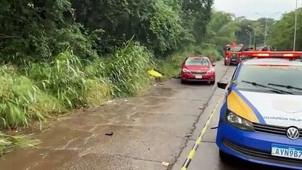 Motociclista morre após atingido por veículo na Avenida Beira Rio, em Foz do Iguaçu