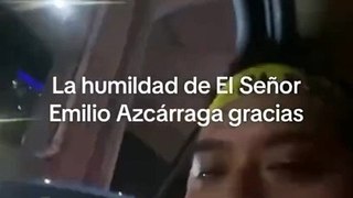 ¡DETALLAZO! Emilio Azcárraga le regaló una chamarra del Club América a aficionado en pleno tráfico