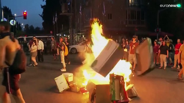 احتجاجات أمام مقر إقامة نتنياهو.. وبن غفير يهرب من سخط المطالبين بصفقة تبادل للأسرى