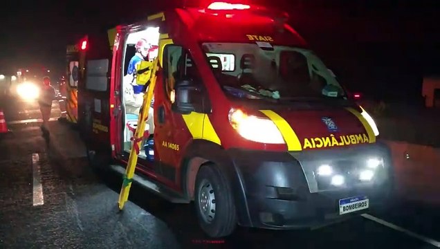 Três pessoas ficam feridas em capotamento de Hyundai Ix35 na PRc-467