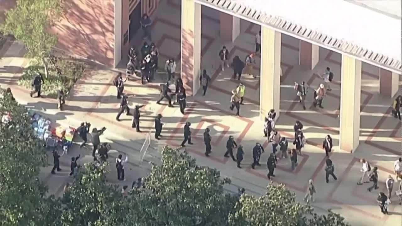 La policía arresta a manifestantes pro palestin...
