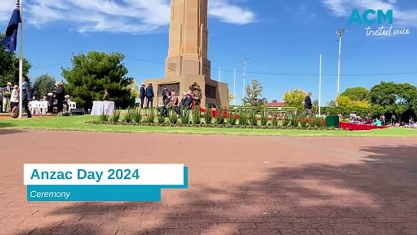 Hundreds of residents and visitors gathered in Victoria Park for the Anzac Day dawn and 11am ceremony on April 25, 2024. 