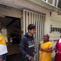 Video: कार्तिक आर्यन ने अनजान लोगों से मिलाया हाथ, खिंचाई फोटो, 'चंदू चैंपियन' का वीडियो वायरल