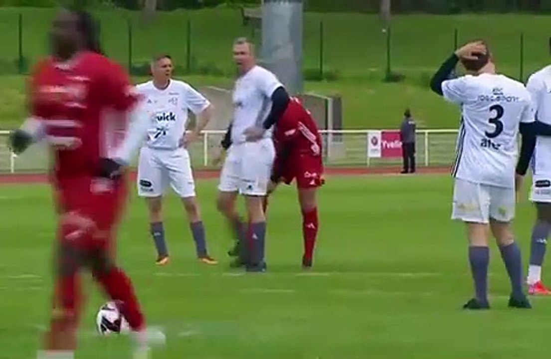 ❌  #Drogba Didier, Emmanuel #Macron, Eden #Hazard et Fally #Ipupa #Mbappé père… issus de l"equipe des Variétés Club de France et Didier #Deschamps ont participé à un #match de #gala contre la team de Samuel #Eto’o et El Hadj #Diouf.
