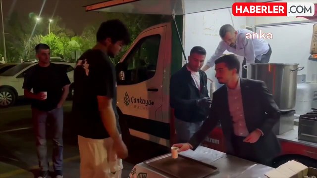 Çankaya Belediye Başkanı ODTÜ öğrencilerinin oturma eylemine destek verdi