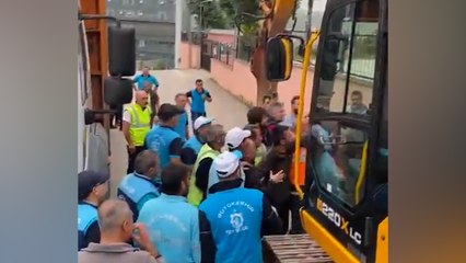 İki belediyenin işçileri birbirine girdi