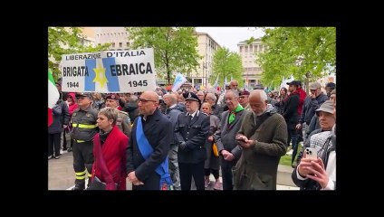 Descargar video: Livorno, il sindaco Salvetti legge il testo di Scurati per il 25 Aprile