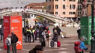 شاهد: مدينة البندقية الإيطالية تضع رسمًا جديدًا على زوارها للسياحة