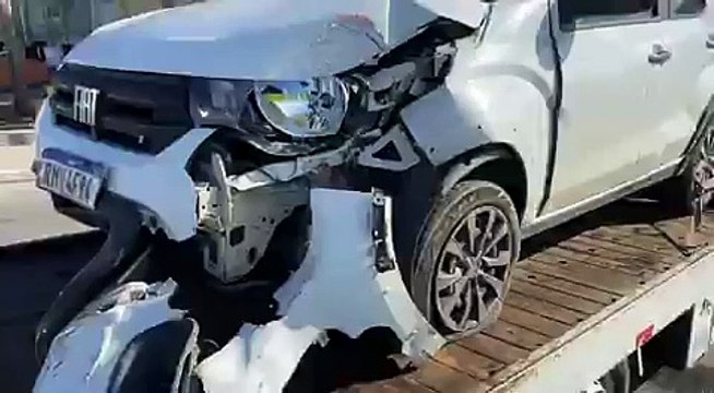 Motorista de aplicativo é esfaqueado durante assalto e colide com poste em Maceió
