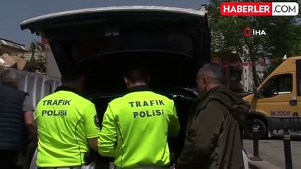 Bayrampaşa'da kimyasal madde yüklü kamyonetin kaza anı güvenlik kamerasına yansıdı