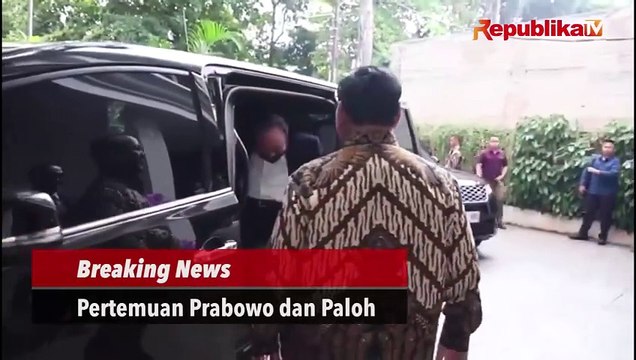 Foto Prabowo-Gibran Mulai Dipanjang Pedagang