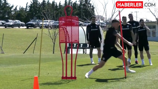 Kaçırdığı gollerle gündem oldu! Samatta, Yunanistan'da da hayal kırıklığı yarattı