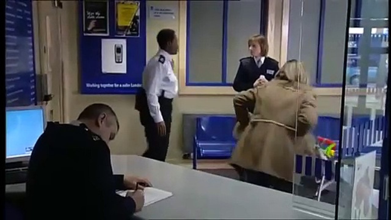 The Bill S22E09 Breaking Point