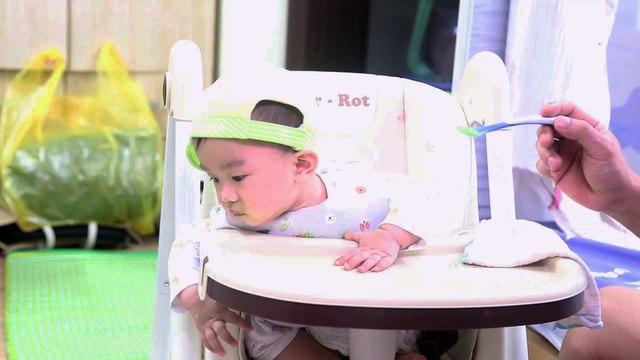 Baby Weaning | Baby's First Food Reaction at 6 Months Old | Funny Baby Loves Food