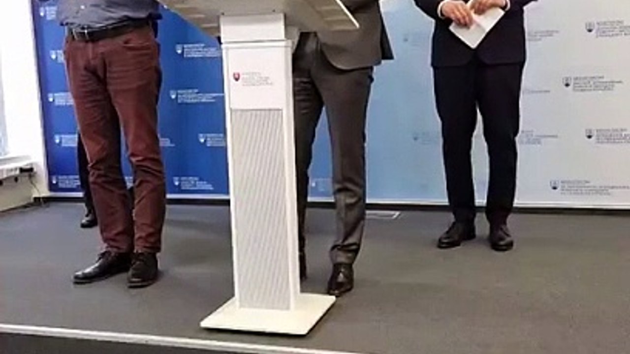 ZÁZNAM: MŠVVaM bude spolupracovať s projektom FinQ, vo štvrtok podpísalo memorandum