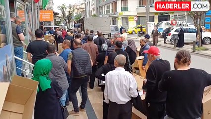 Yumurta tavuğu dağıtımında uzun kuyruklar oluştu