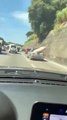 Animais são transportados de forma irregular em estrada brasileira