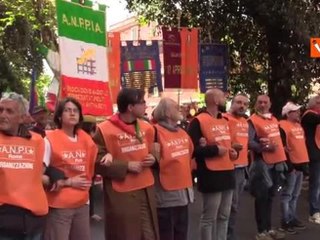 Festa della Liberazione, il corteo dell'Anpi canta Bella Ciao