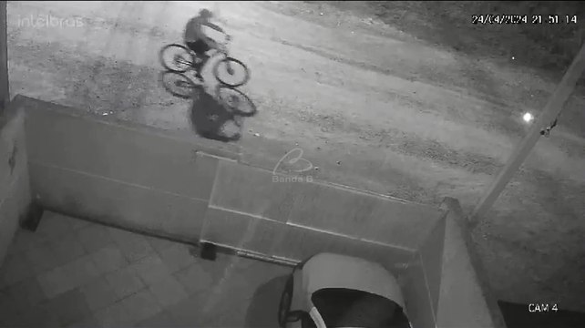 Veja momento em que jovem é agredido por trio antes de ser morto a tiros em Piraquara; amigo dele morreu no banho