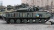 Rusia exhibe tanques capturados en operaciones militares en Ucrania