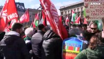 25 aprile a Milano: scontri in piazza Duomo tra polizia e manifestanti pro Palestina