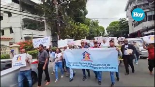 ADP criminal  padres protestan contra paro de docencia (1)