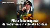 Pilota fa la proposta di matrimonio in volo alla hostess