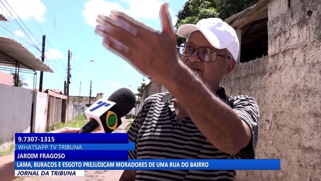 Lama, buracos e esgoto prejudicam moradores de uma rua de Jardim Fragoso
