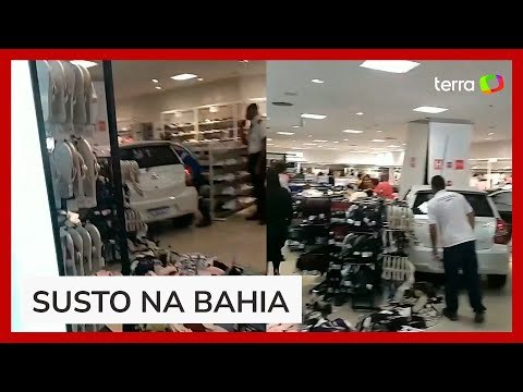 Motorista perde o controle, e carro invade loja de shopping em Salvador (BA)